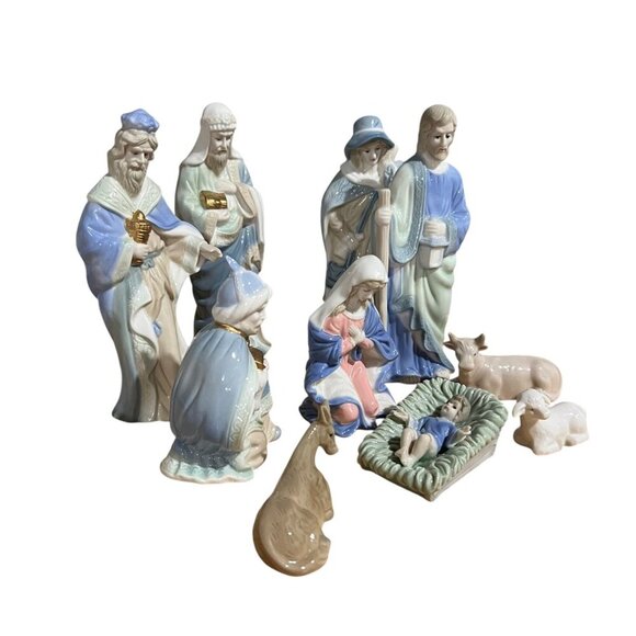 Vintage 11-Piece Nativity Set‎ With Wood Base By Crown Accents - Picture 11 of 16